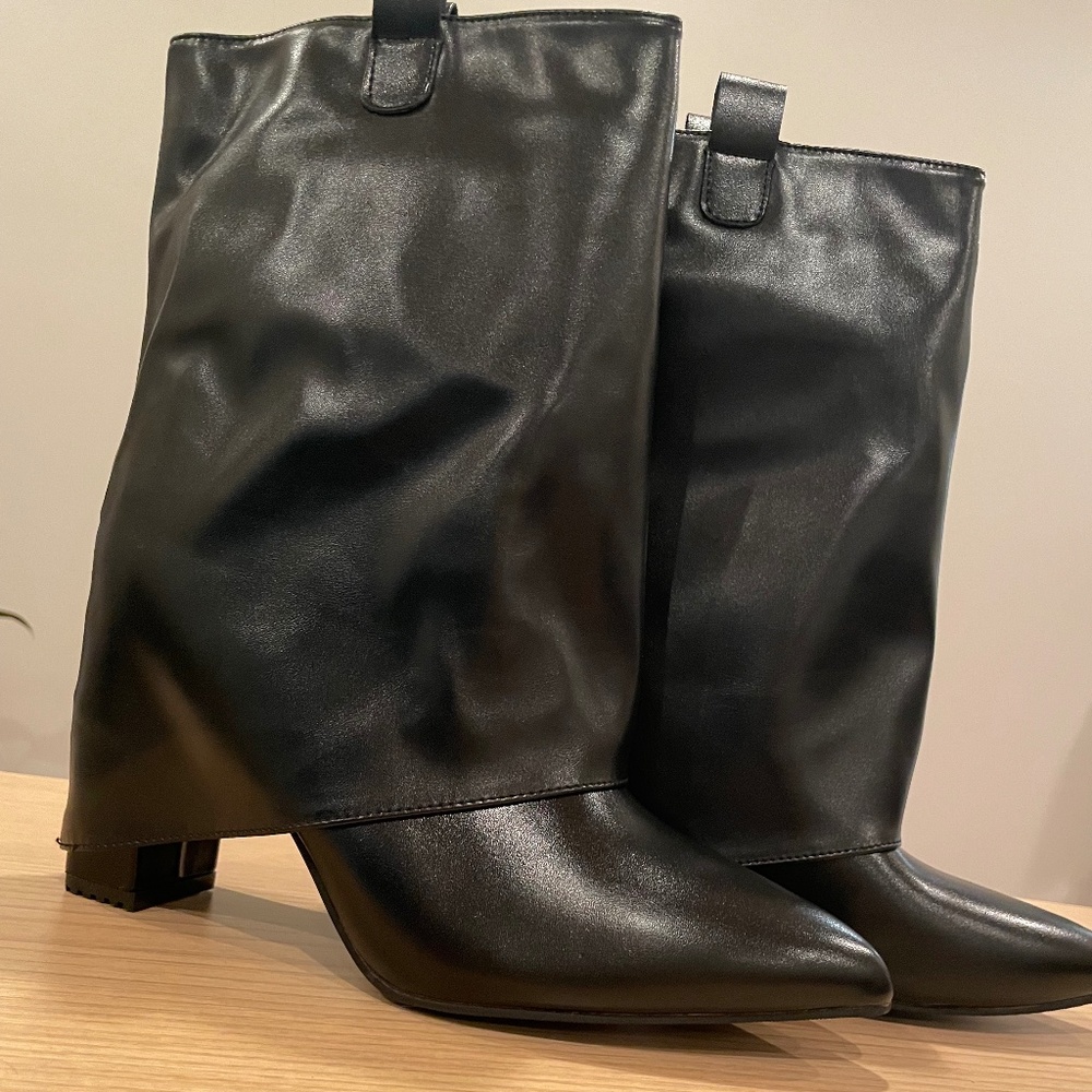 CUCCOO Trending Point Toe Chunky Heeled Classic Boots